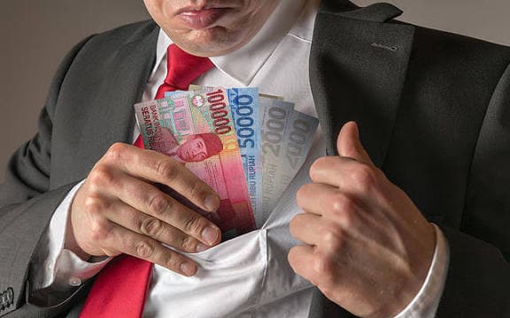 mantan-kabag-ulp-diduga-nikmati-uang-hasil-korupsi-salah-satu-proyek-jalan-di-sula