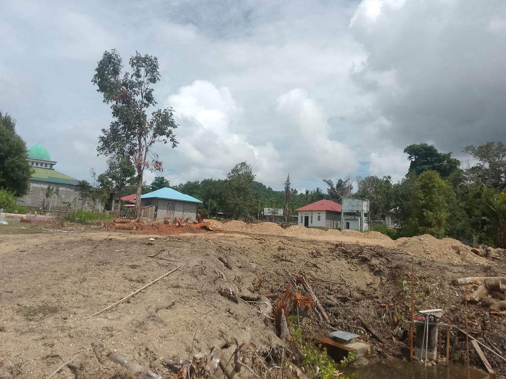 pembangunan-di-dekat-air-sentosa-pj-kades-fukweu-itu-milik-bupati-sula